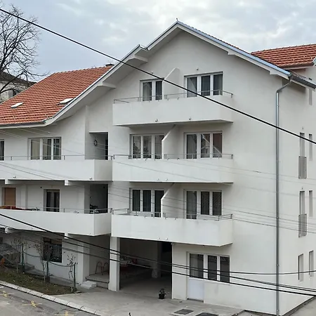 アパート Smestaj Milutinn *