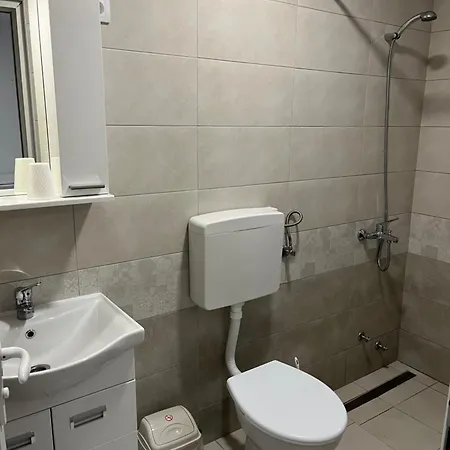 アパート Smestaj Milutinn