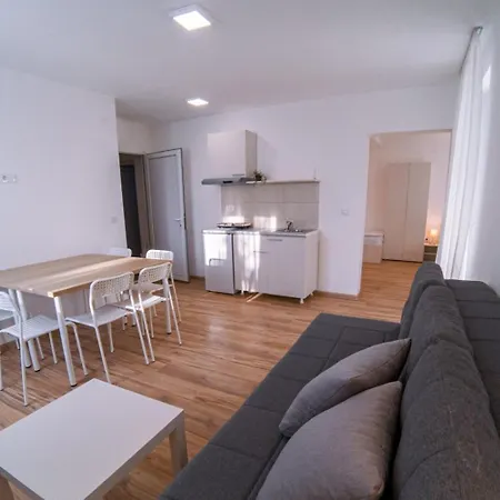 Smestaj Milutinn アパート ソコバニャ