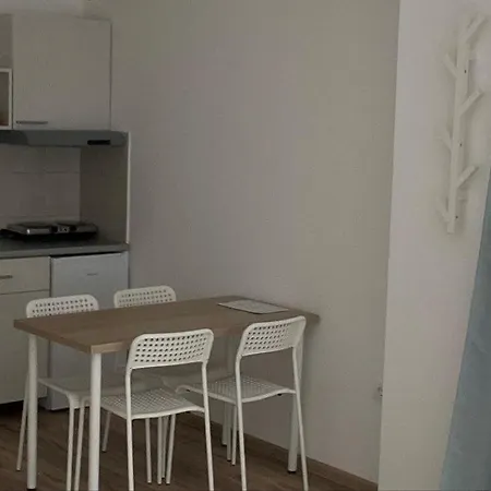 アパート Smestaj Milutinn *